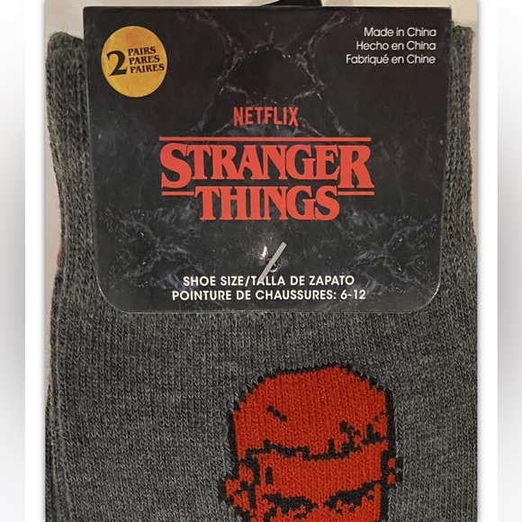 Stranger Things Crew Socks 2 Pair Men 6-12 Gray Red Black Demogorgon NEW Netflix - Picture 2 of 10